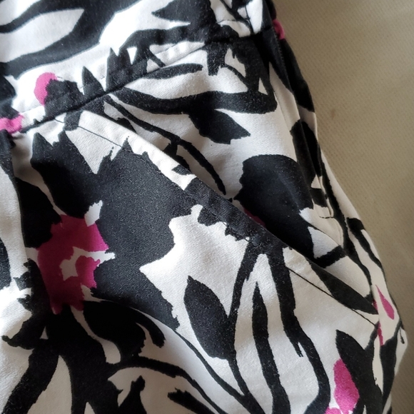 MAURICES XXL Fushia Black White Floral Cotton Spandex Skirt with Pockets - Picture 11 of 16